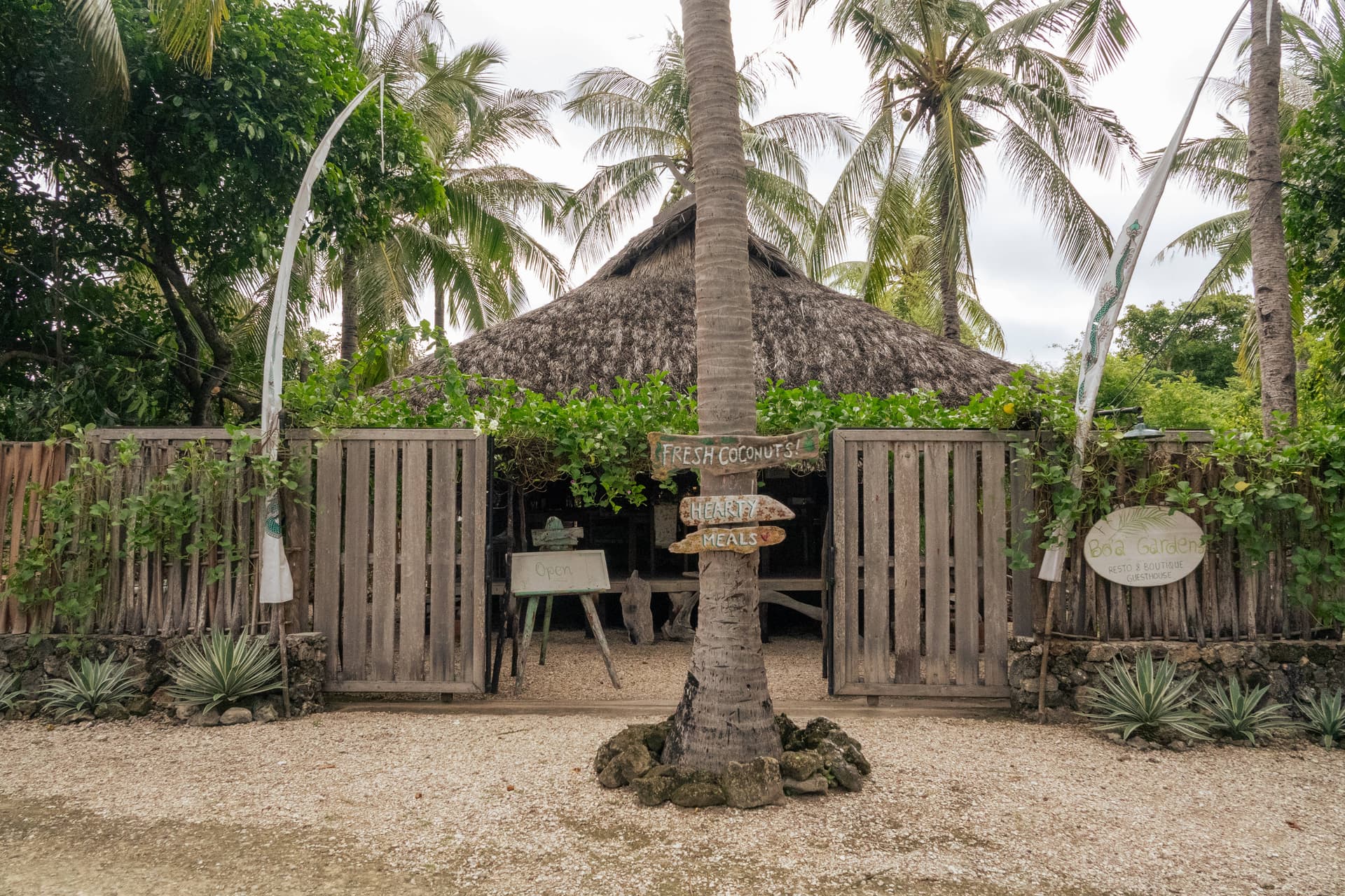 Garden restaurant at Bo'a Gardens Rote, image 9